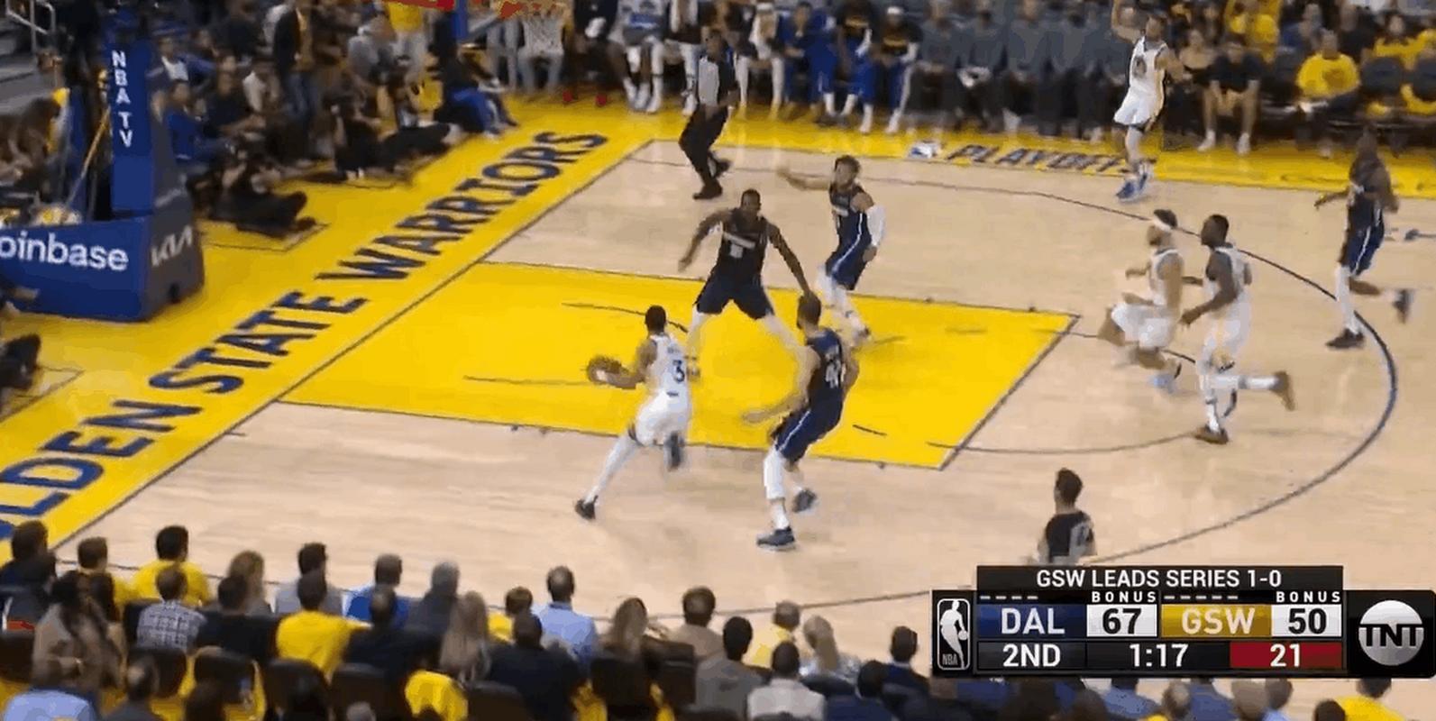 关于历史性时刻,球员生涯第一次砍下三双的信息 关于历史性时刻,球员生涯第一次砍下三双的信息