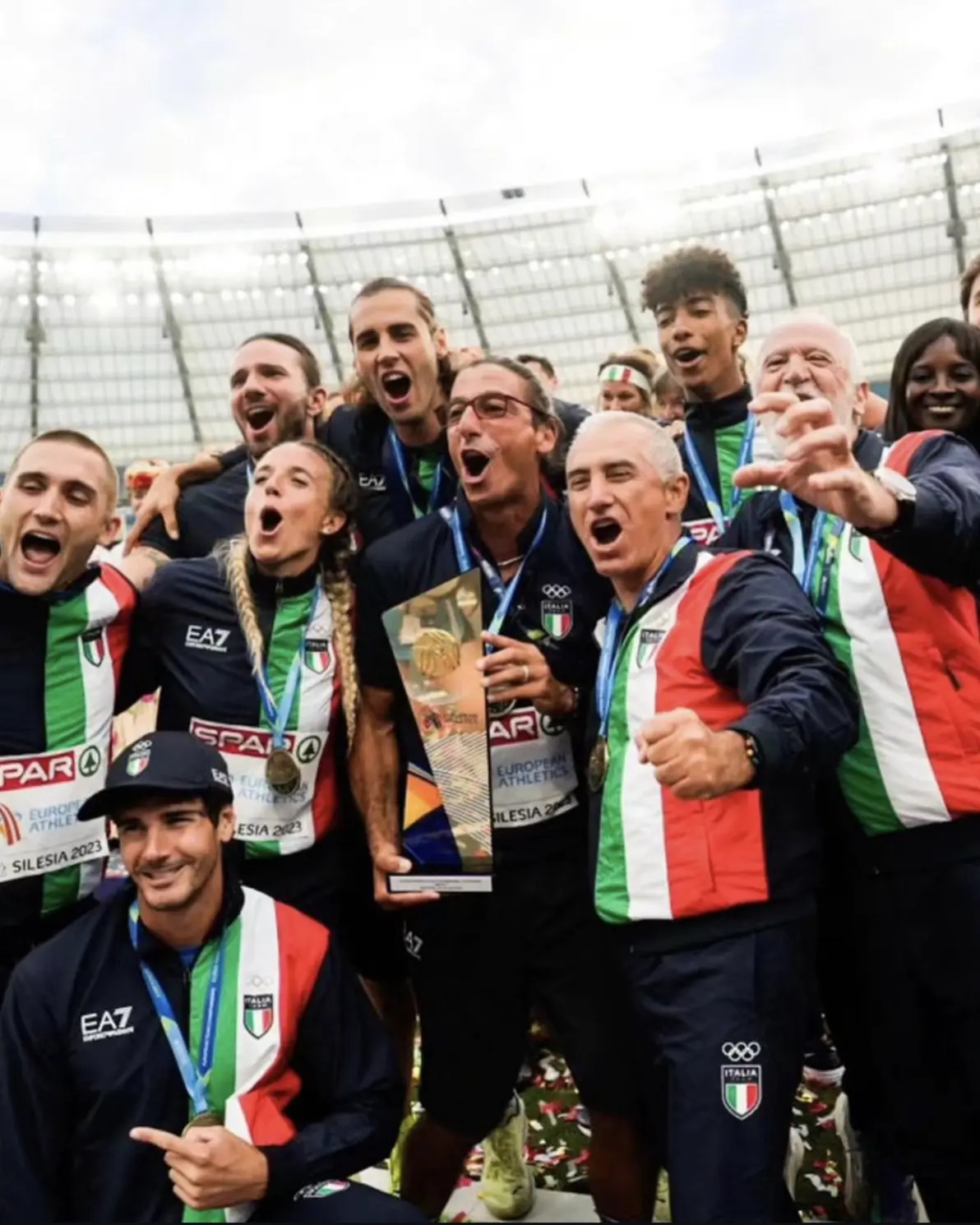 od体育官方-包含意甲足球联赛球员合影照曝光，团结精神彰显的词条