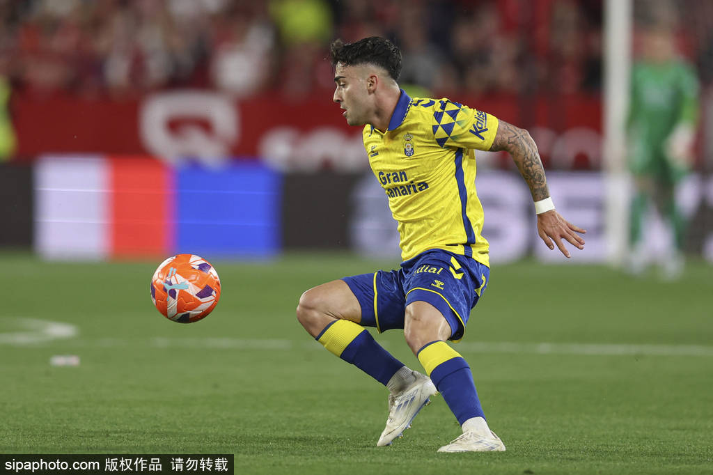 比利亚雷亚尔青年球员崭露头角，助攻锋线掀翻对手的简单介绍