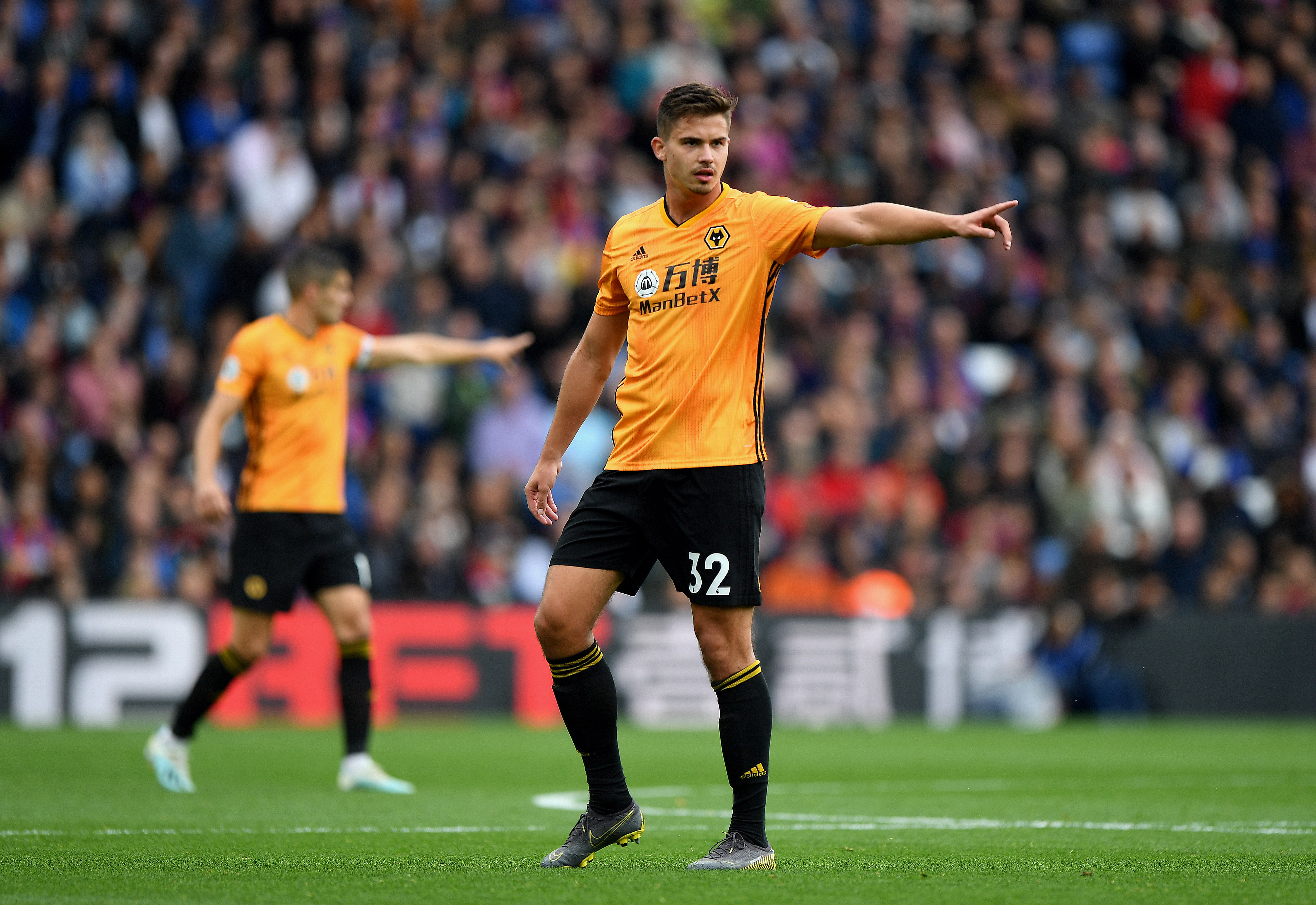 狼队球员逐渐适应比赛强度,希望继续保持胜利 狼队球员逐渐适应比赛强度,希望继续保持胜利