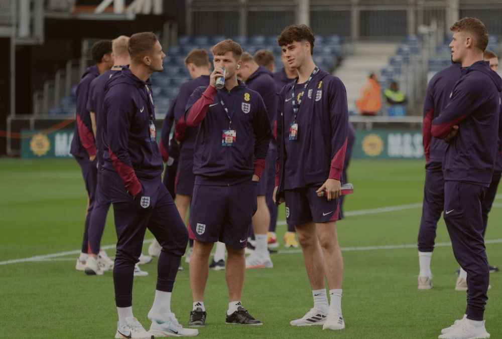 英格兰队遭遇捷克挑战,全力争胜 英格兰队遭遇捷克挑战,全力争胜