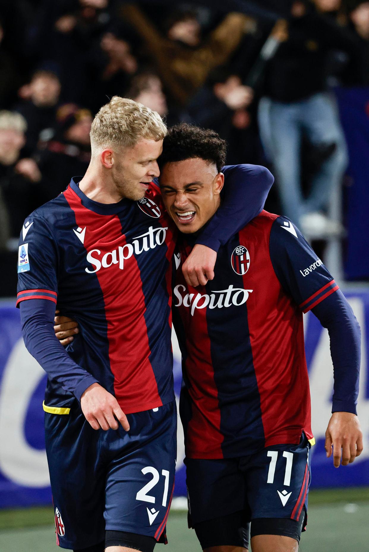 意甲球队球员合影庆祝进球,展现团结拼搏精神的简单介绍 意甲球队球员合影庆祝进球,展现团结拼搏精神的简单介绍