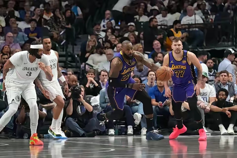 关于湖人队全队表现出色,轻松赢得比赛的信息 关于湖人队全队表现出色,轻松赢得比赛的信息