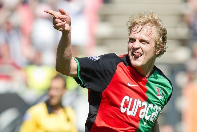 利特需求引进新前锋增强攻击力,球员受到球迷期待 利特需求引进新前锋增强攻击力,球员受到球迷期待