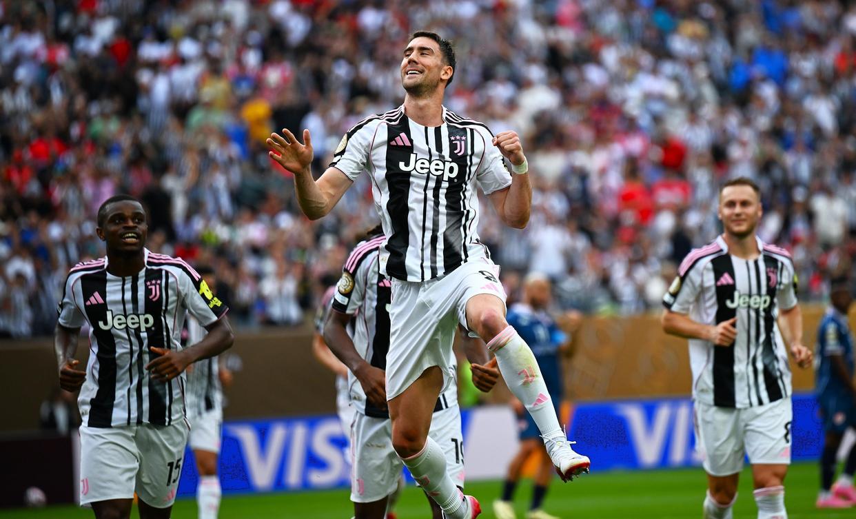 尤文图斯前锋表现低迷，被批评不力