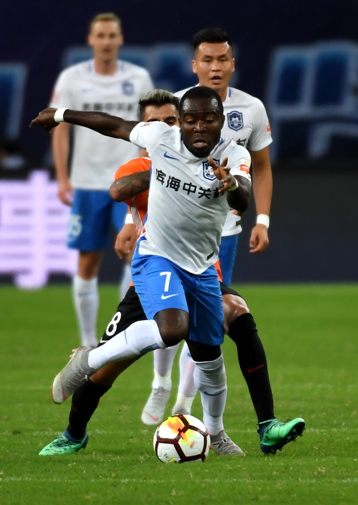 关于天津泰达全力以赴,追逐胜利的步伐的信息 关于天津泰达全力以赴,追逐胜利的步伐的信息